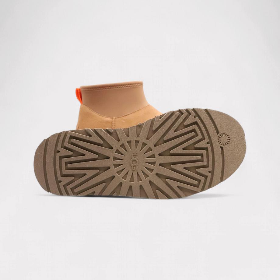 UGG Classic Mini Dipper Plateau Stiefel  