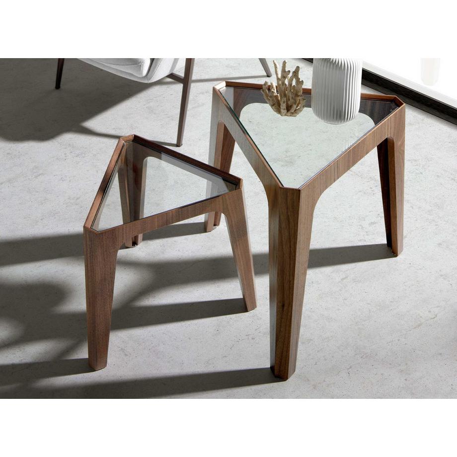 ANGEL CERDA Table d'angle triangulaire en verre trempé et noyer  