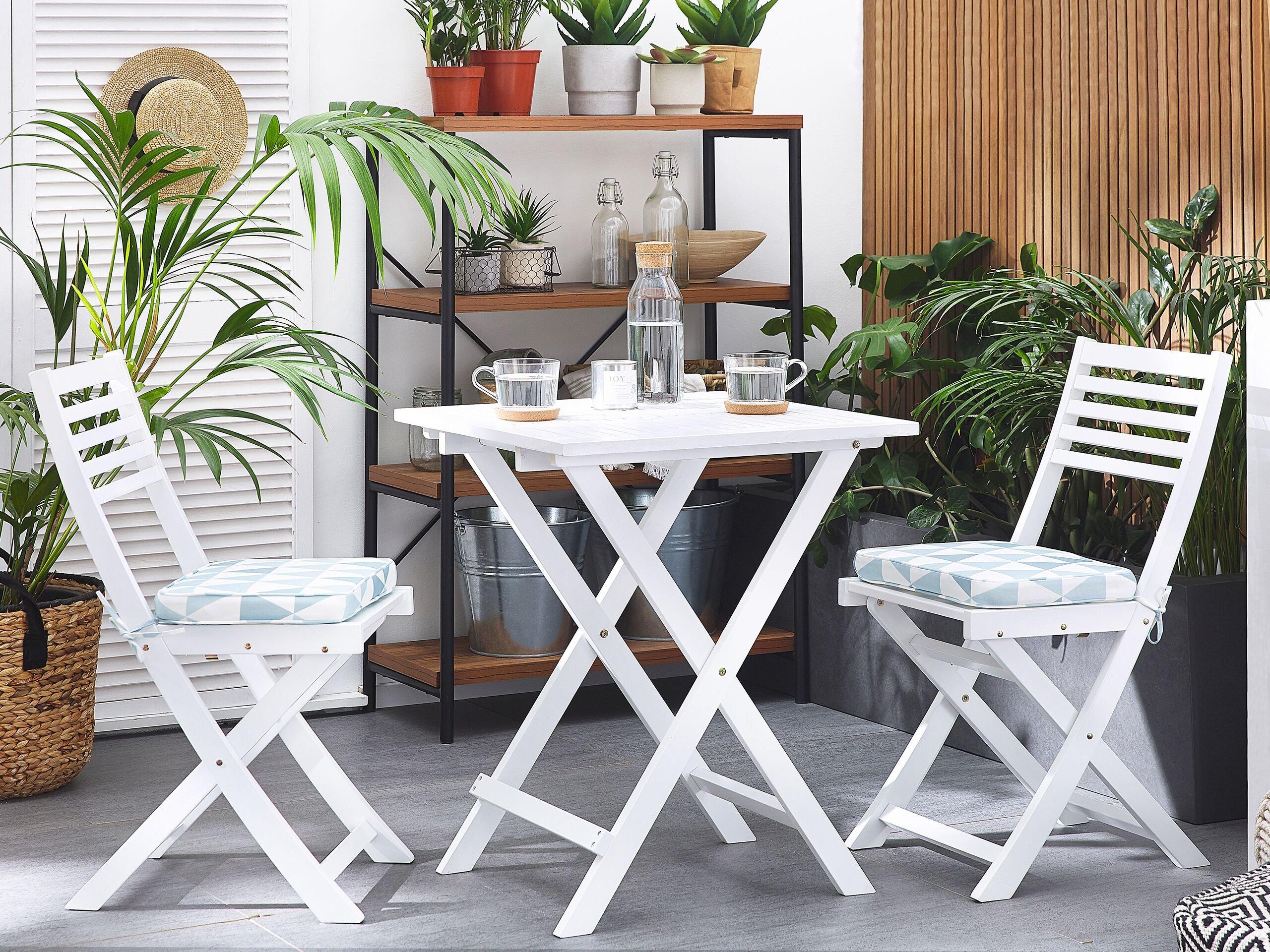 Beliani Bistro Set aus Akazienholz Klassisch FIJI  