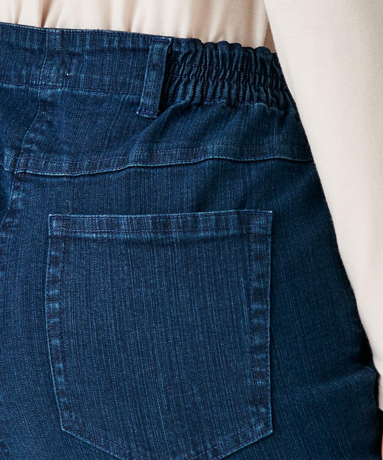 Damart  Jean 5 poches extensible, coupe droite. 