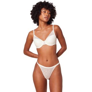 Triumph Signature Sheer String  