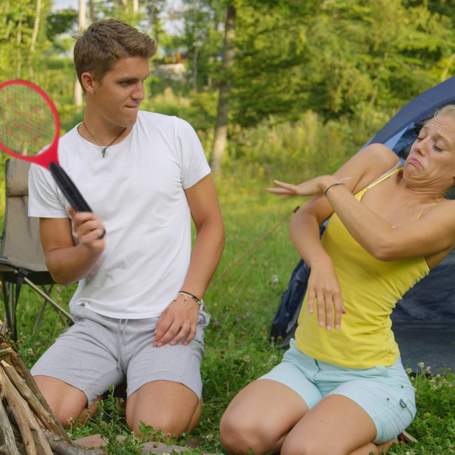 B2X Luttez efficacement contre les insectes grâce à notre tapette à mouches électrique, conçue pour un été sans nuisibles. Profitez de vos activités de plein air sans les nuisances des mouches et des moustiques grâce à son fonctionnement efficace et sans p  