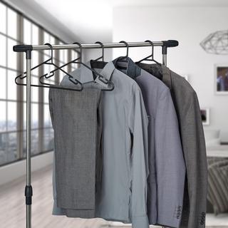 B2X Set mit 24 Kleiderbügeln ausem Kunststoff  