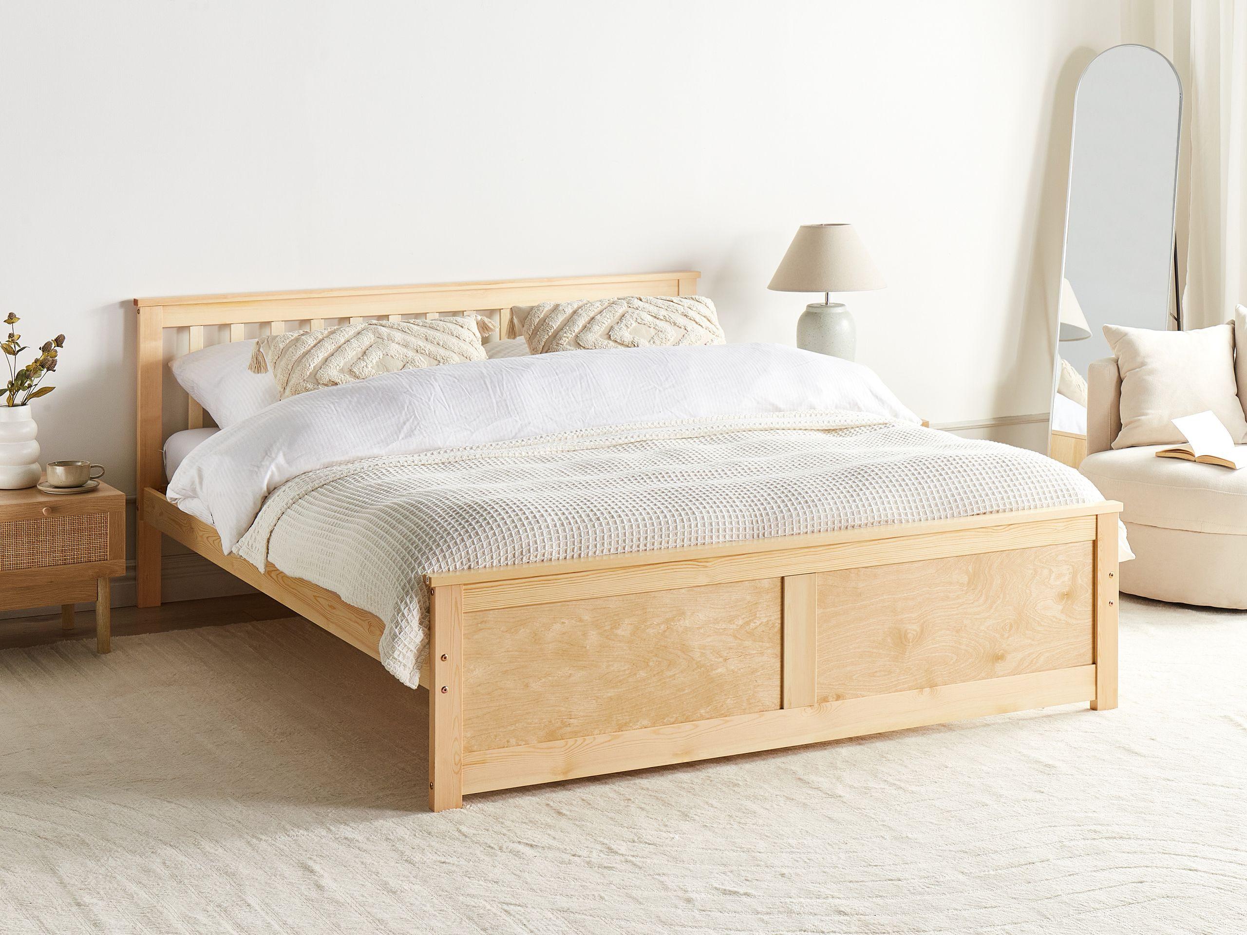 Beliani Lit avec sommier en Bois de pin Scandinave OLENDON  