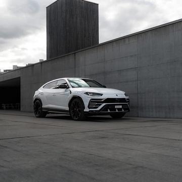 Lamborghini Urus für 3 Stunden fahren - Ohne Kilometerbegrenzung (für 1 Person)