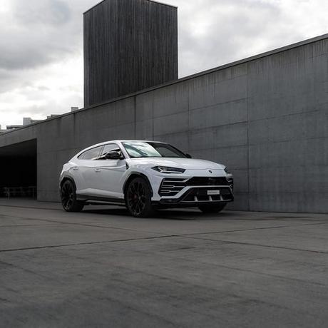 Geschenkidee  Lamborghini Urus für 3 Stunden fahren - Ohne Kilometerbegrenzung (für 1 Person) 