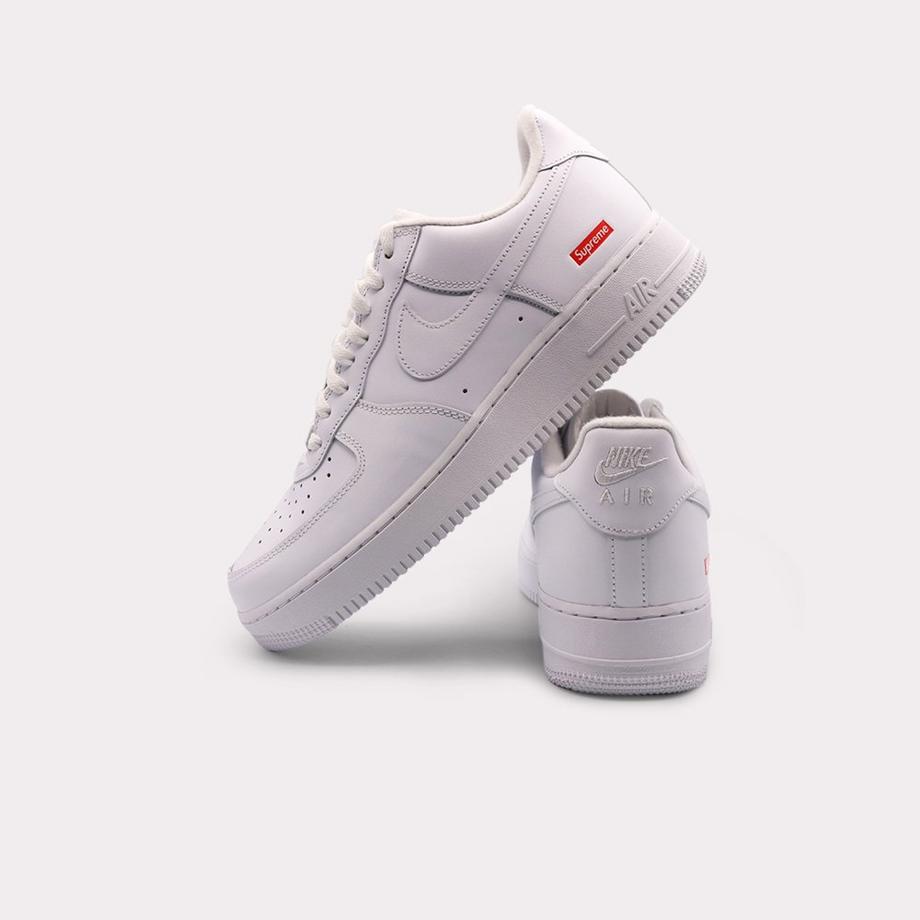NIKE AF1 x Supreme White Sneakers  