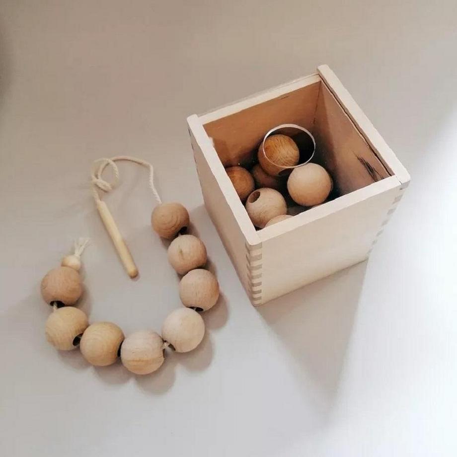 Activity-board  Spielzeug für Kleinkinder, Holzperlen zum Schnüren, Waldorf-Spielzeug, Naturperlen 