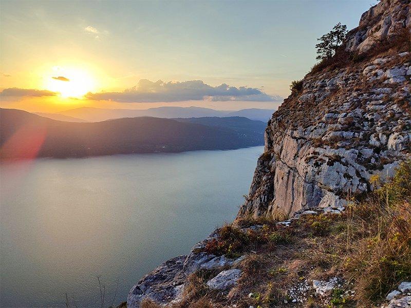 Smartbox  2 jours insolites à flanc de falaise avec repas au bord du lac du Bourget en France - Coffret Cadeau 