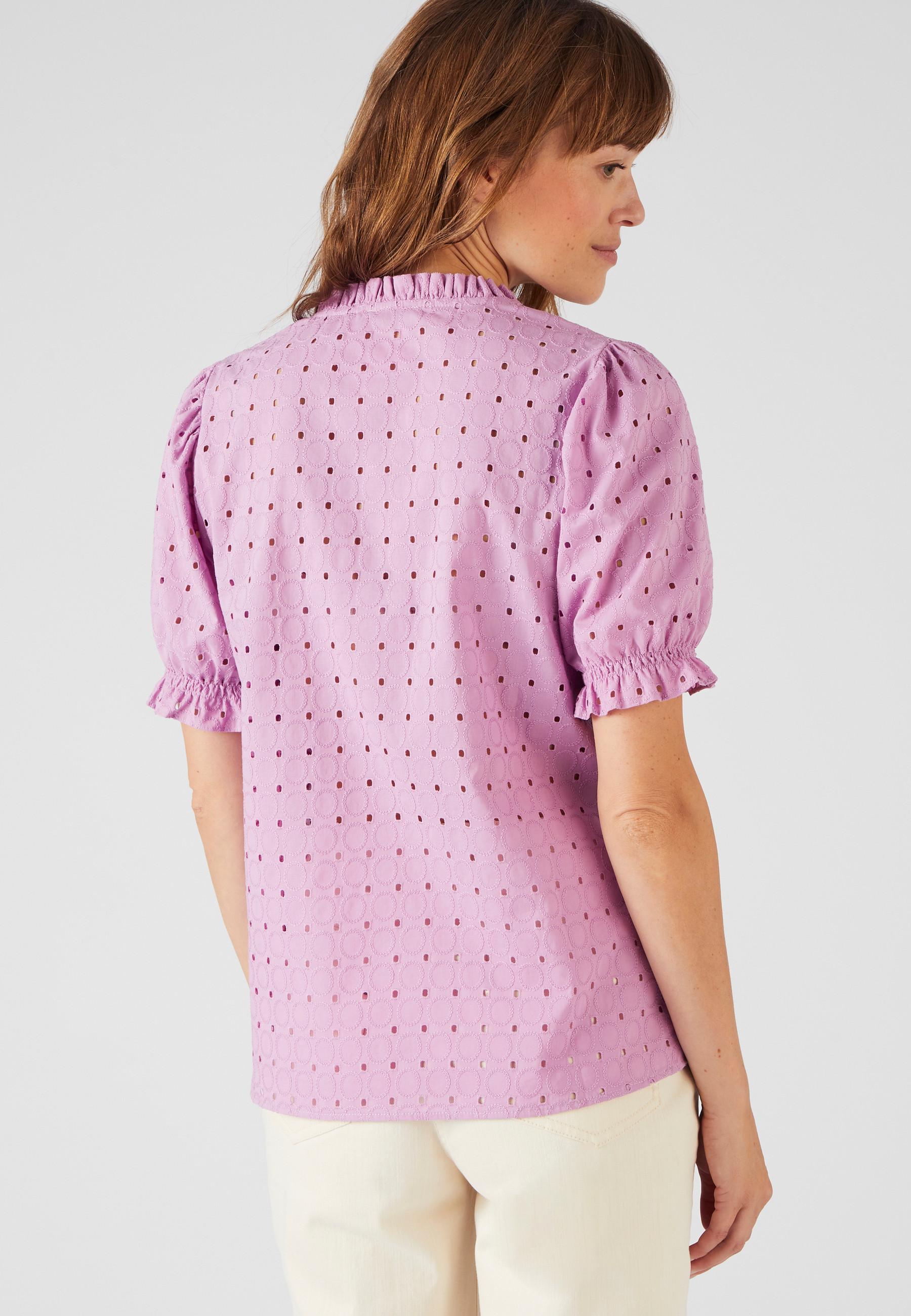 Damart  Bluse mit Lochstickerei. 