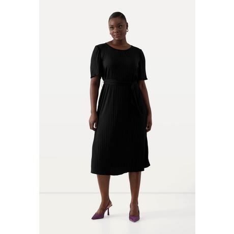 Ulla Popken  Robe midi plissée, coupe évasée, col rond, ceinture, manches courtes 