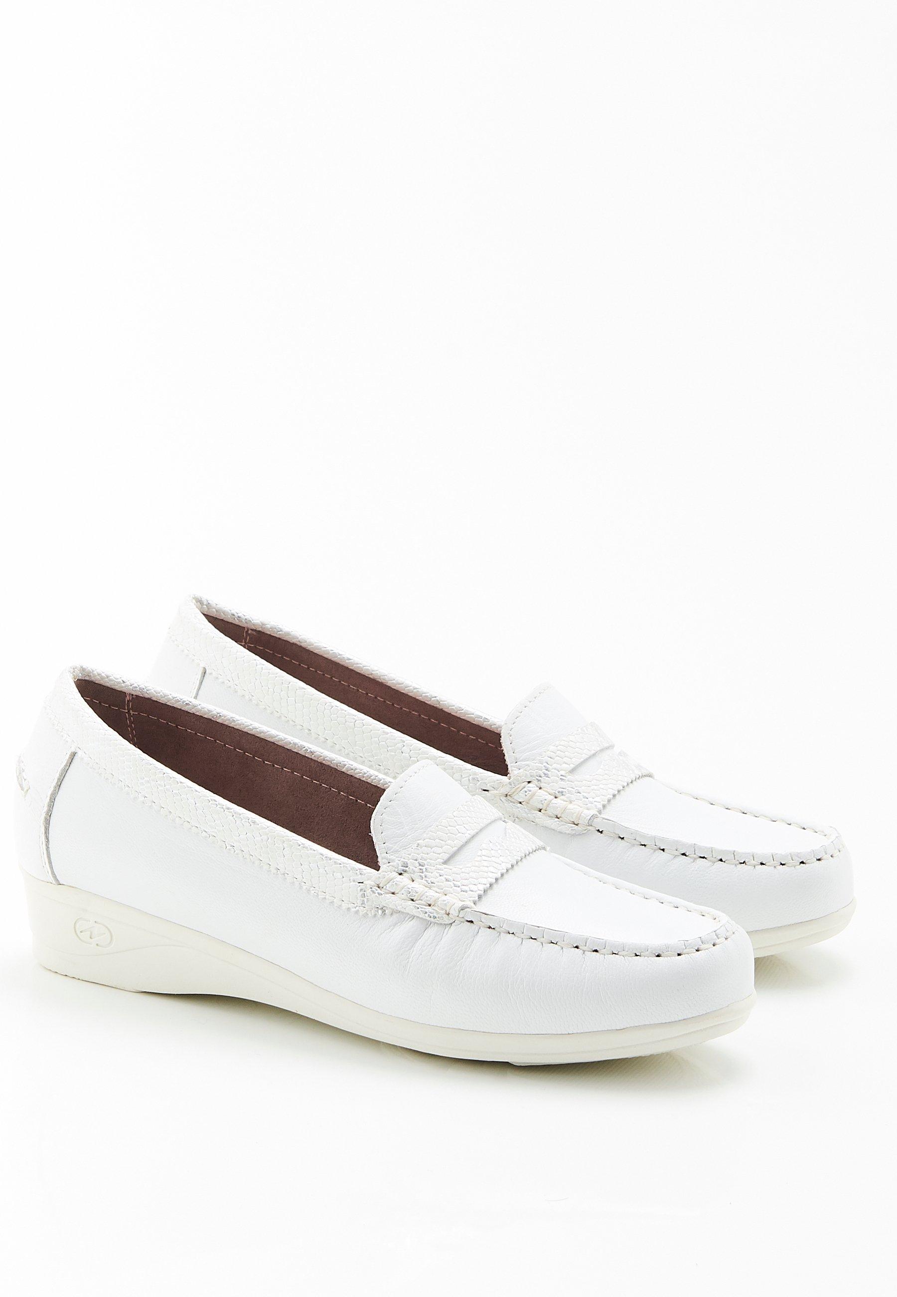 Image of Mokassins In Integralverarbeitung. Damen Weiss 40