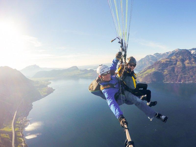 Smartbox  Vol thermique en parapente de 35 minutes sur le lac des Quatre-Cantons pour 2 - Coffret Cadeau 