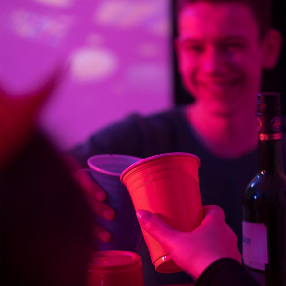 B2X  Beer Pong Becher mit Bällen 