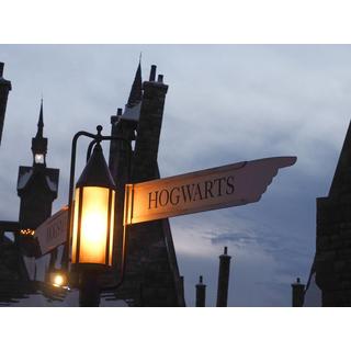 Smartbox  Destinazione Hogwarts! 1 Harry Potter® tour in bus e 2 notti in hotel 3 o 4* a Londra - Cofanetto regalo 