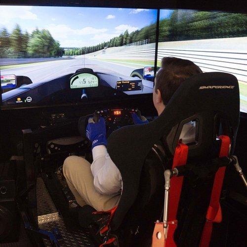 Image of Race Simulator In Zürich - 60 Minuten (für 1 Person) Unisex