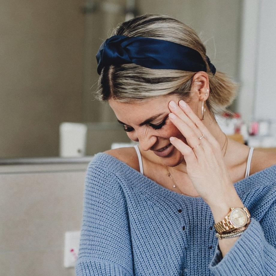 AILORIA  DELICAT & DOUX Ensemble 100% soie composé d'un serre-tête et d'un chouchou S 