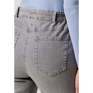 Damart  Jean 5 poches extensible, coupe droite. 