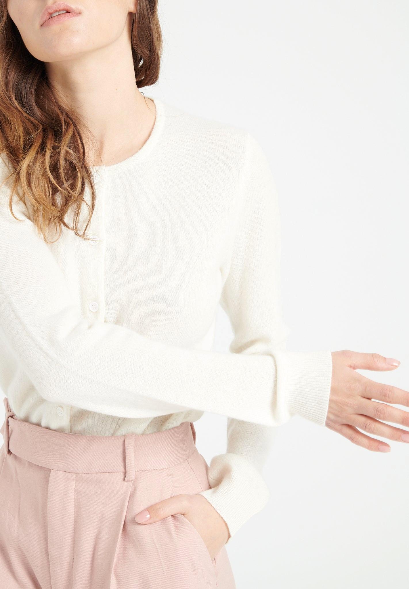 Studio Cashmere8 LILLY 4 Taillierte Strickjacke mit Rundhalsausschnitt  