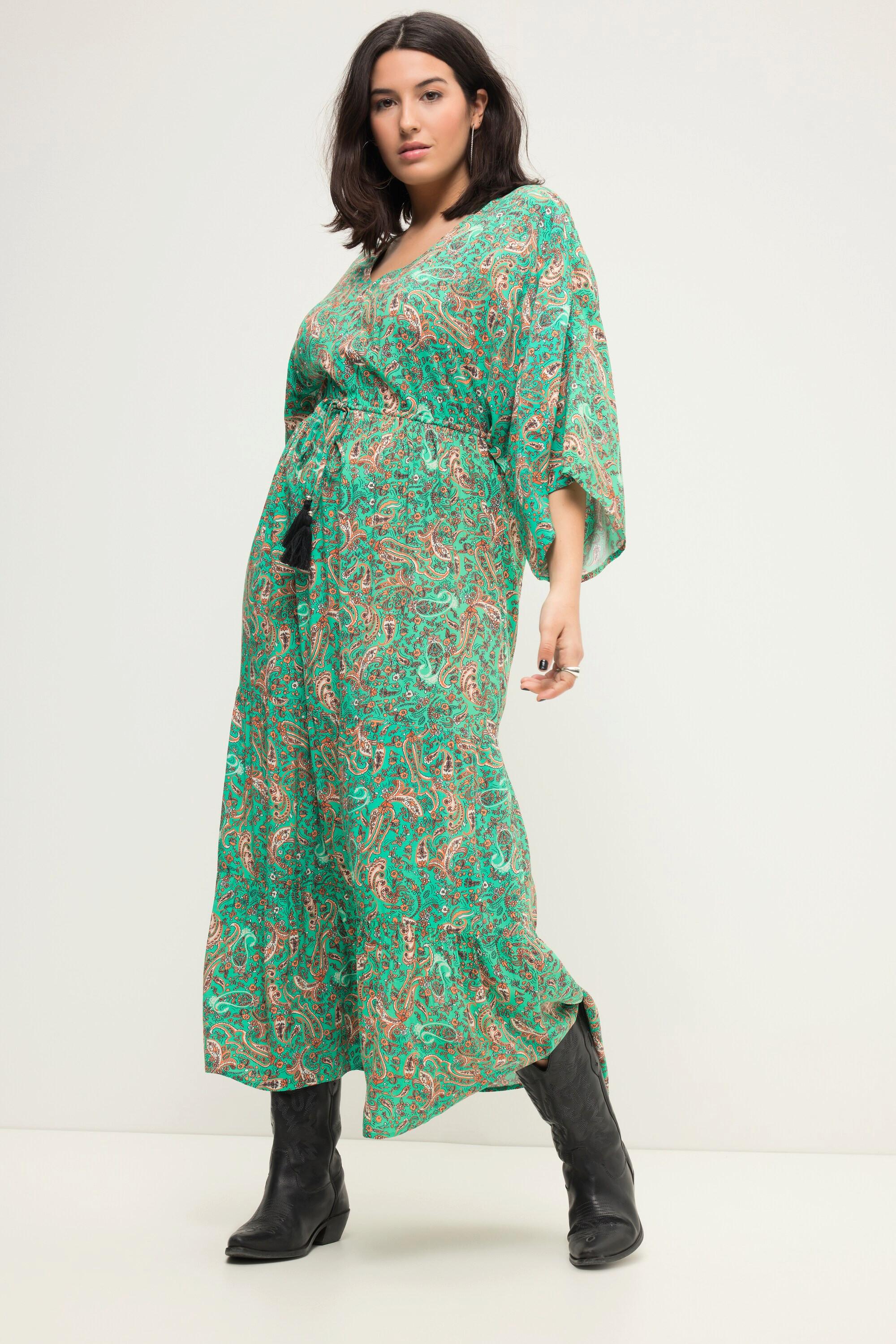 Studio Untold  Robe trapèze coupe maxi, imprimé cachemire, décolleté en V et manches style kimono 