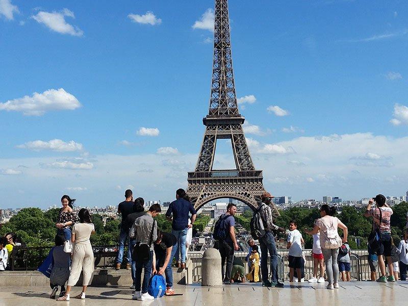 Smartbox  Visita guidata alla cima della Torre Eiffel con biglietti salta-fila per 2 persone - Cofanetto regalo 