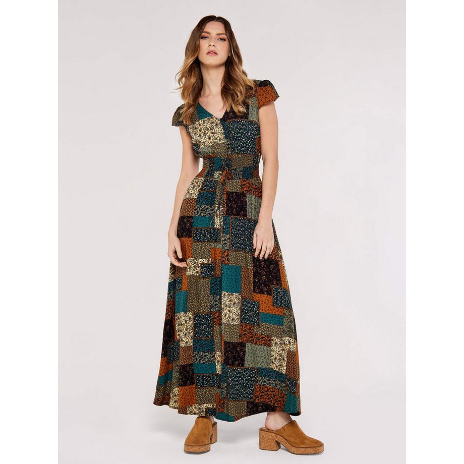 Robe longue à taille smockée et imprimé patchwork
