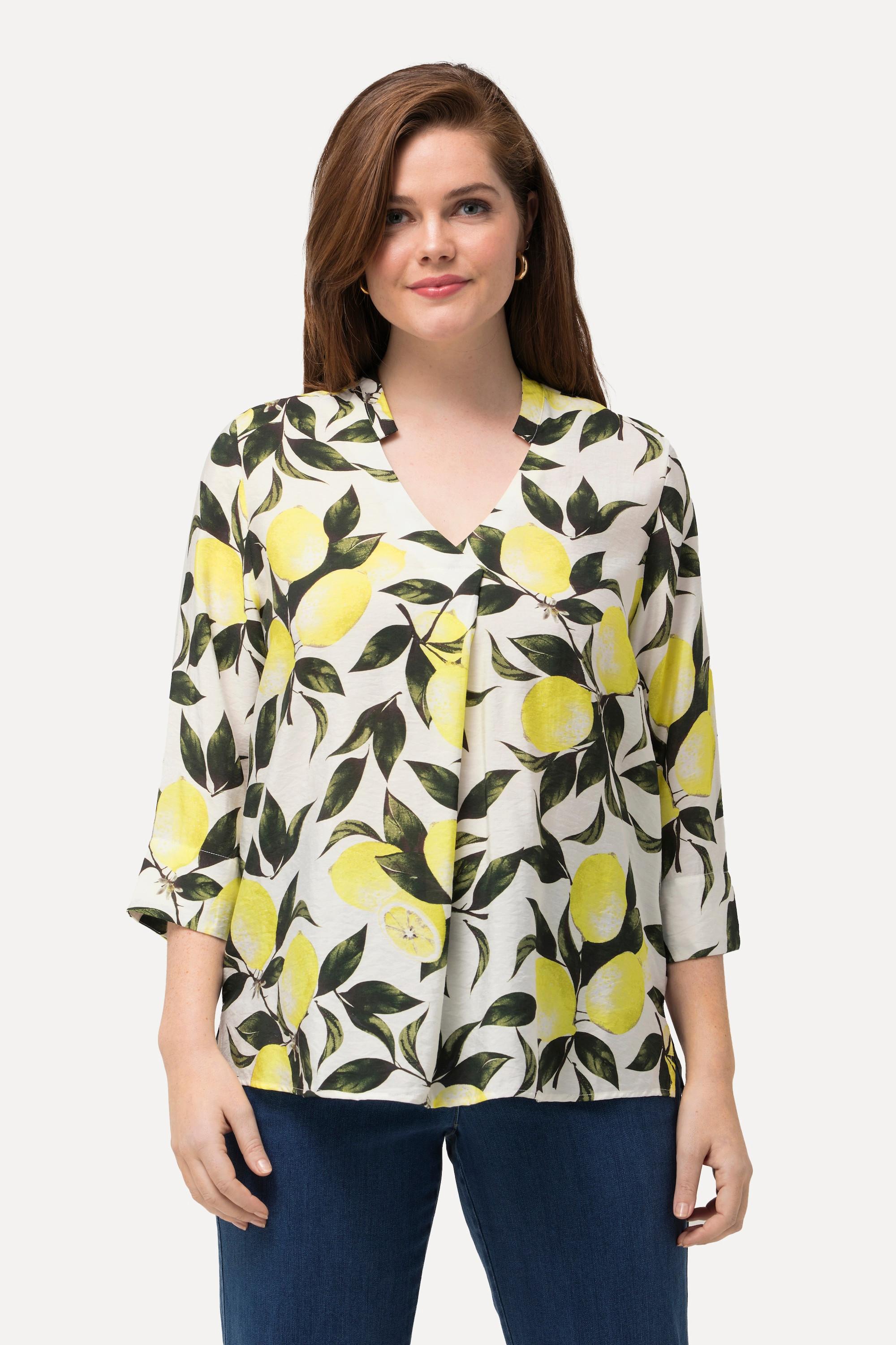 Ulla Popken  Blouse imprimé citrons, col légèrement montant. Décolleté en V et manches 3/4. 