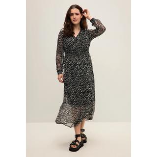 Studio Untold  Robe maxi avec encolure en V et manches longues. Ligne en A et imprimé tête de mort. 