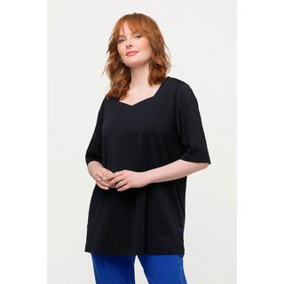 Ulla Popken  T-shirt dal taglio svasato in cotone Pima con scollo a cuore e mezze maniche 