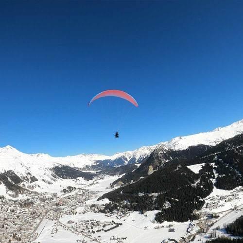 Image of Gleitschirmflug & Wellness Übernachtung In Davos (für 1 Person) Unisex