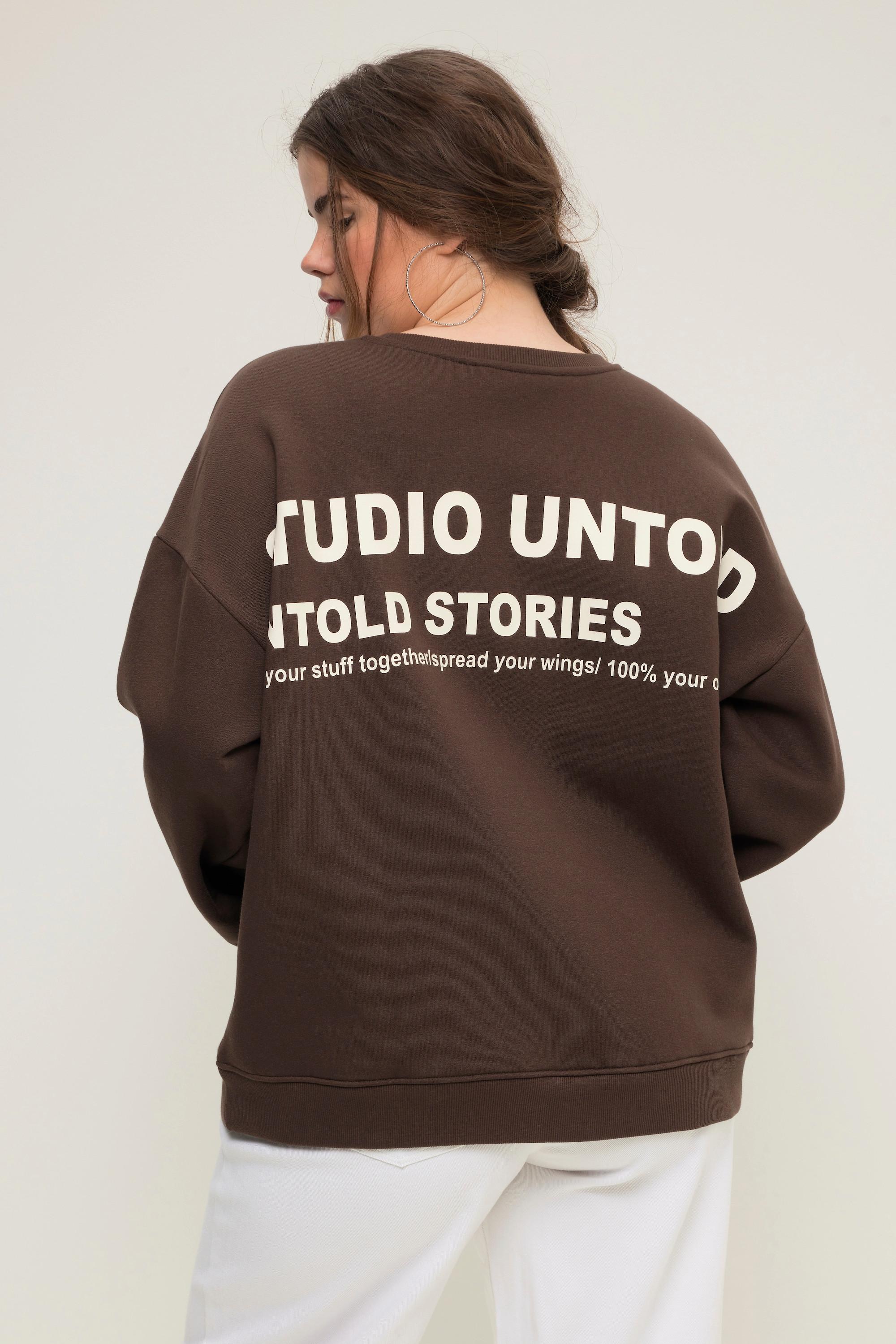 Studio Untold  Felpa dal taglio oversize con grande stampa sul retro, scollo a girocollo e ampie maniche lunghe 