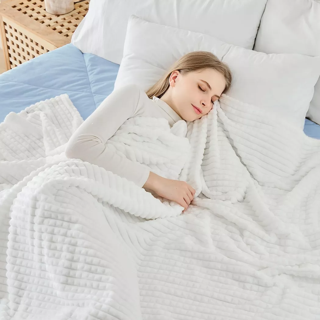 Alopini - Kuscheldecke flauschige Decke, Erlebnis-Fleecedecke, weiche und warme Wolldecke Wurfdecke, Decken für Sofa, Tagesdecke und Couch, Flauschige Fleece-Decke, Onesize, Offwhite