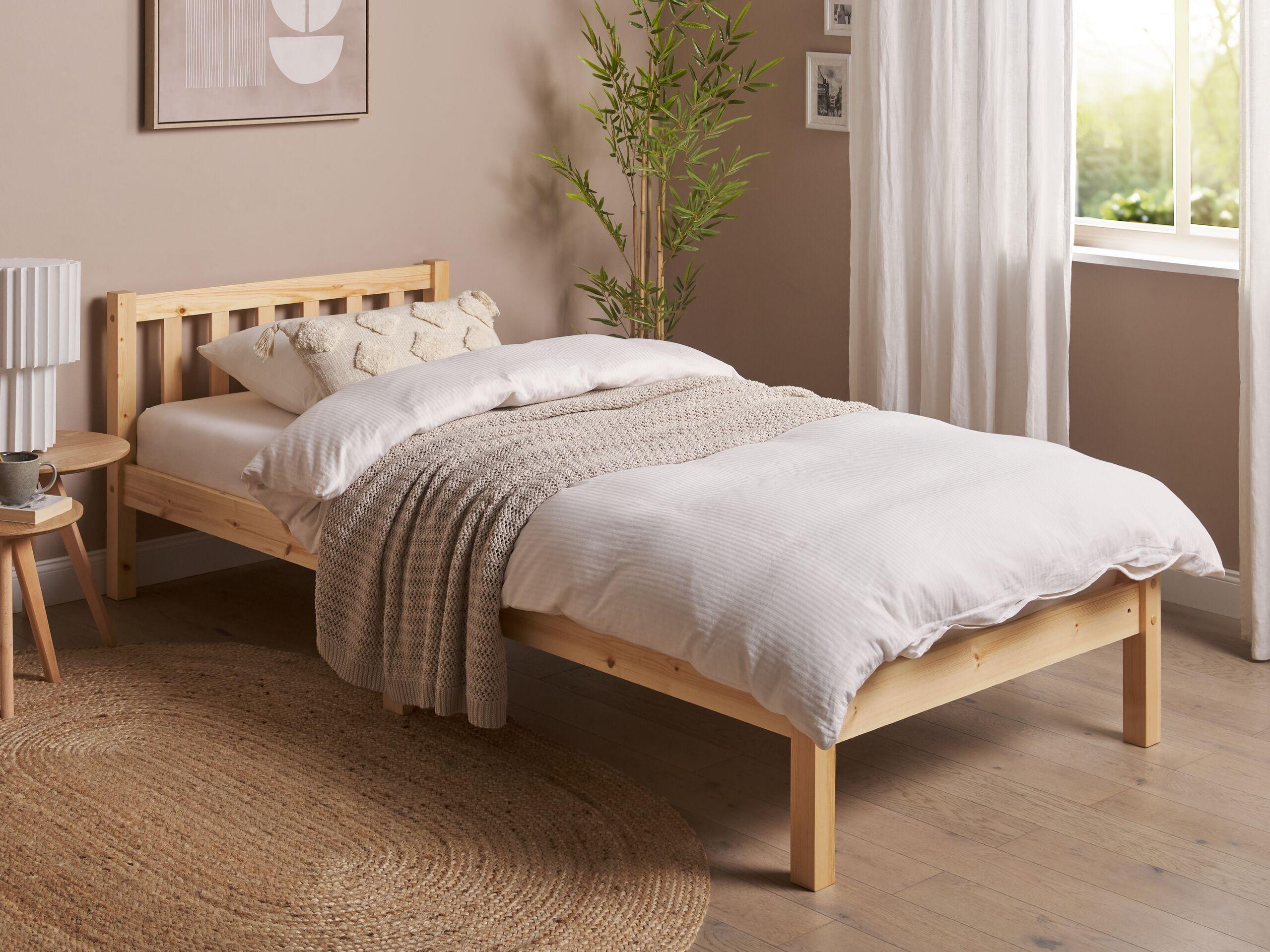 Beliani Lit avec sommier en Bois de pin Scandinave FLORAC  