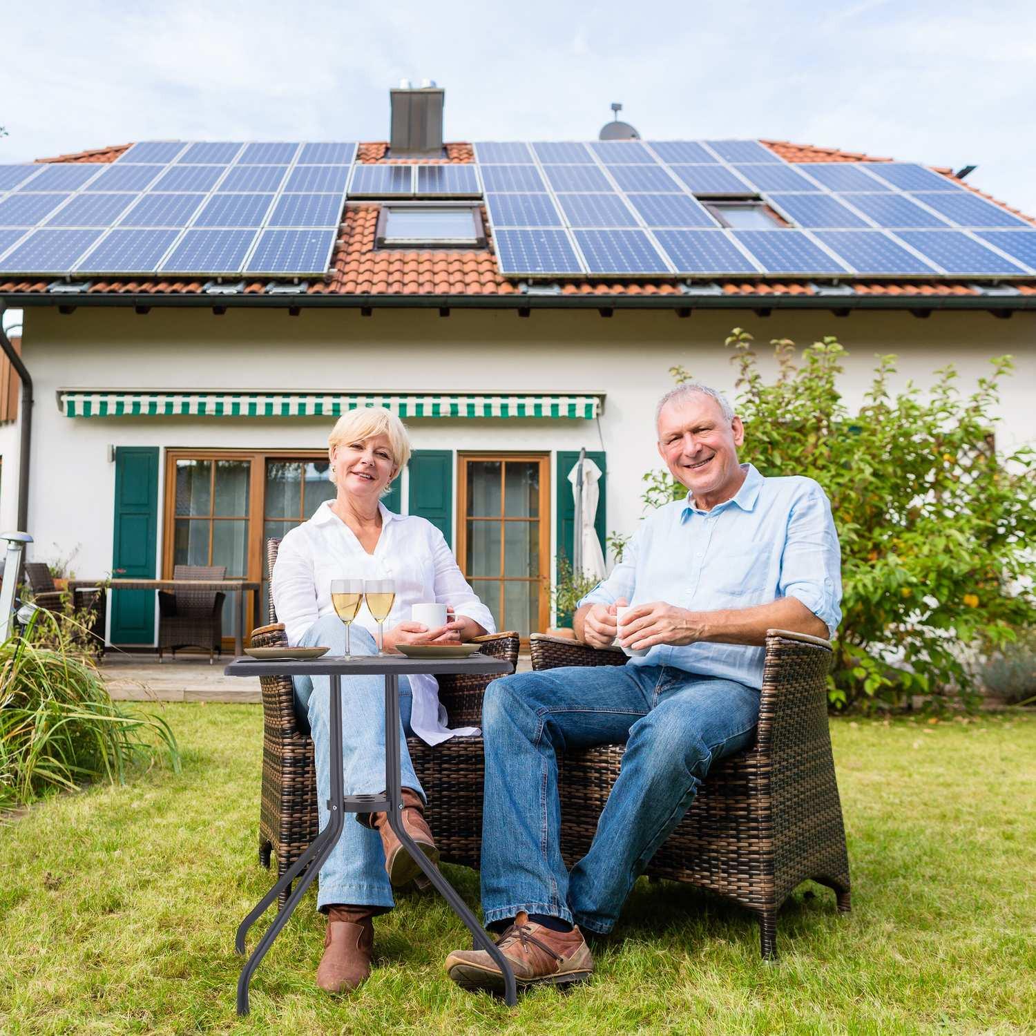 B2X Tavolo da giardino in effetto legno grigio  