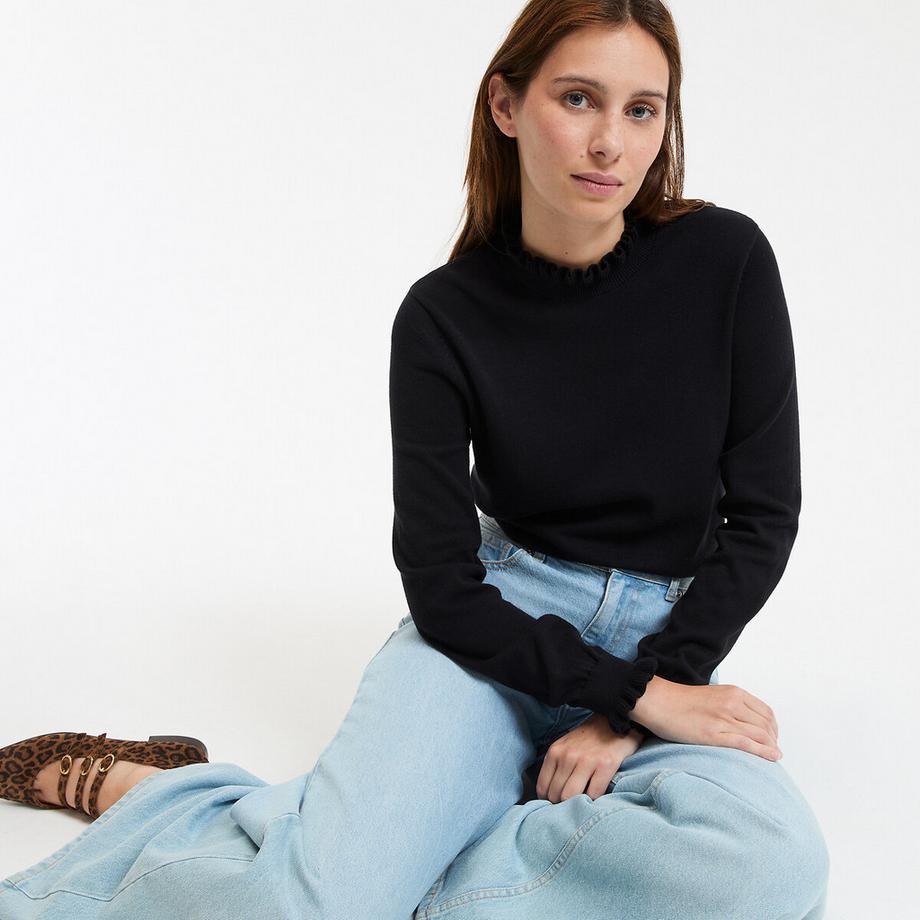 Pullover mit gerüschtem Stehkragen und langen Ärmeln