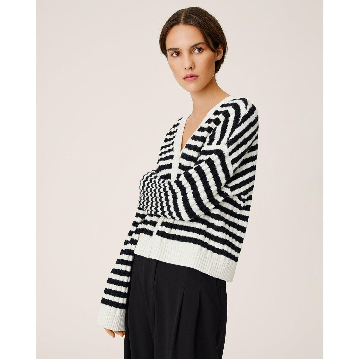 Moss Copenhagen  cardigan kitna 