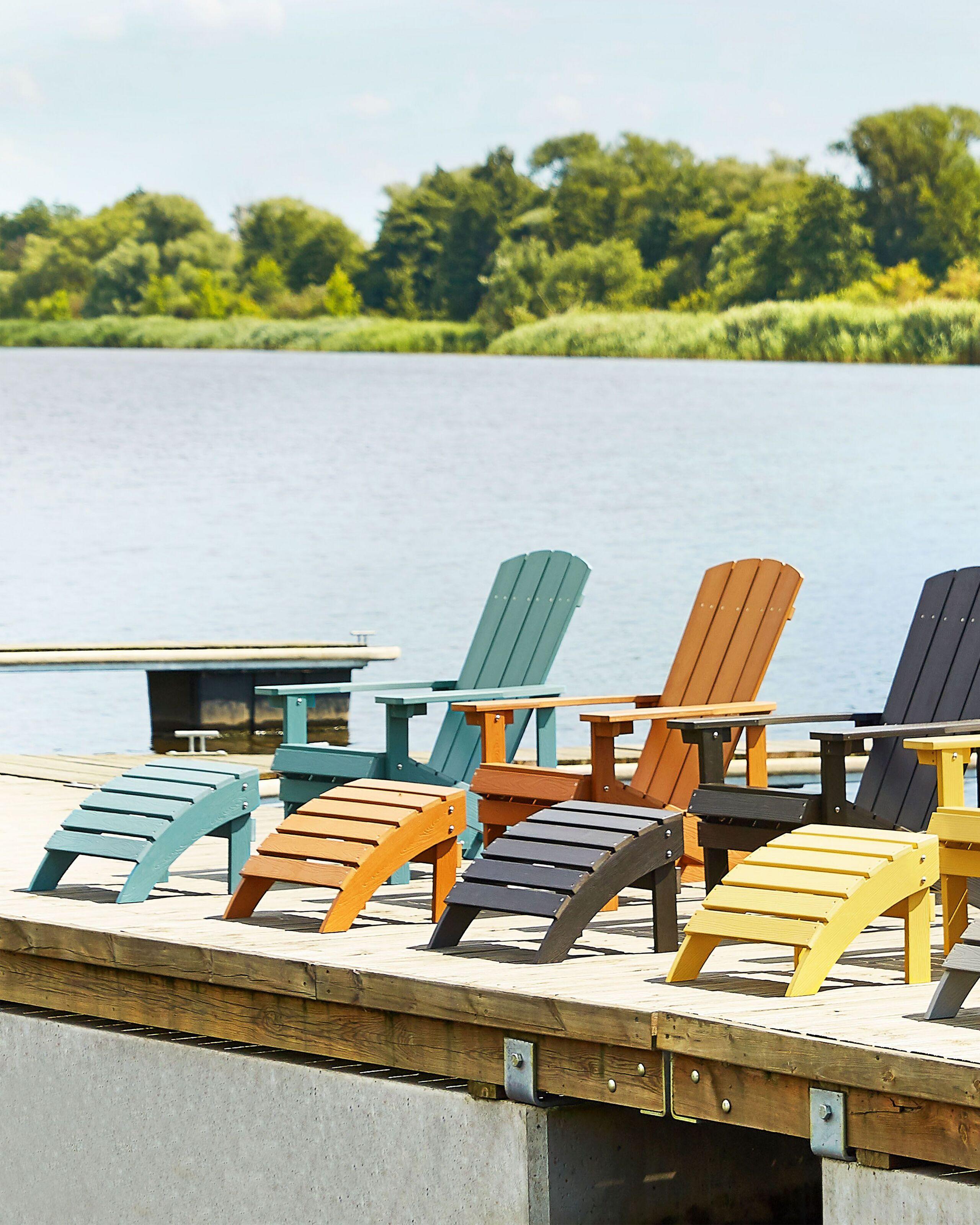 Beliani Stuhl mit Fusshocker aus Kunstholz Retro ADIRONDACK  