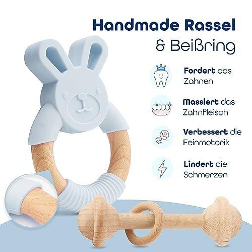 Activity-board  Cadeau bébé garçon [4 pièces] pour nouveau-né | Jouet fait main, bavoir en silicone, voiture en bois, anneau de dentition, hochet | Cadeau de naissance, baby shower 