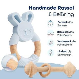 Activity-board  Cadeau bébé garçon [4 pièces] pour nouveau-né | Jouet fait main, bavoir en silicone, voiture en bois, anneau de dentition, hochet | Cadeau de naissance, baby shower 