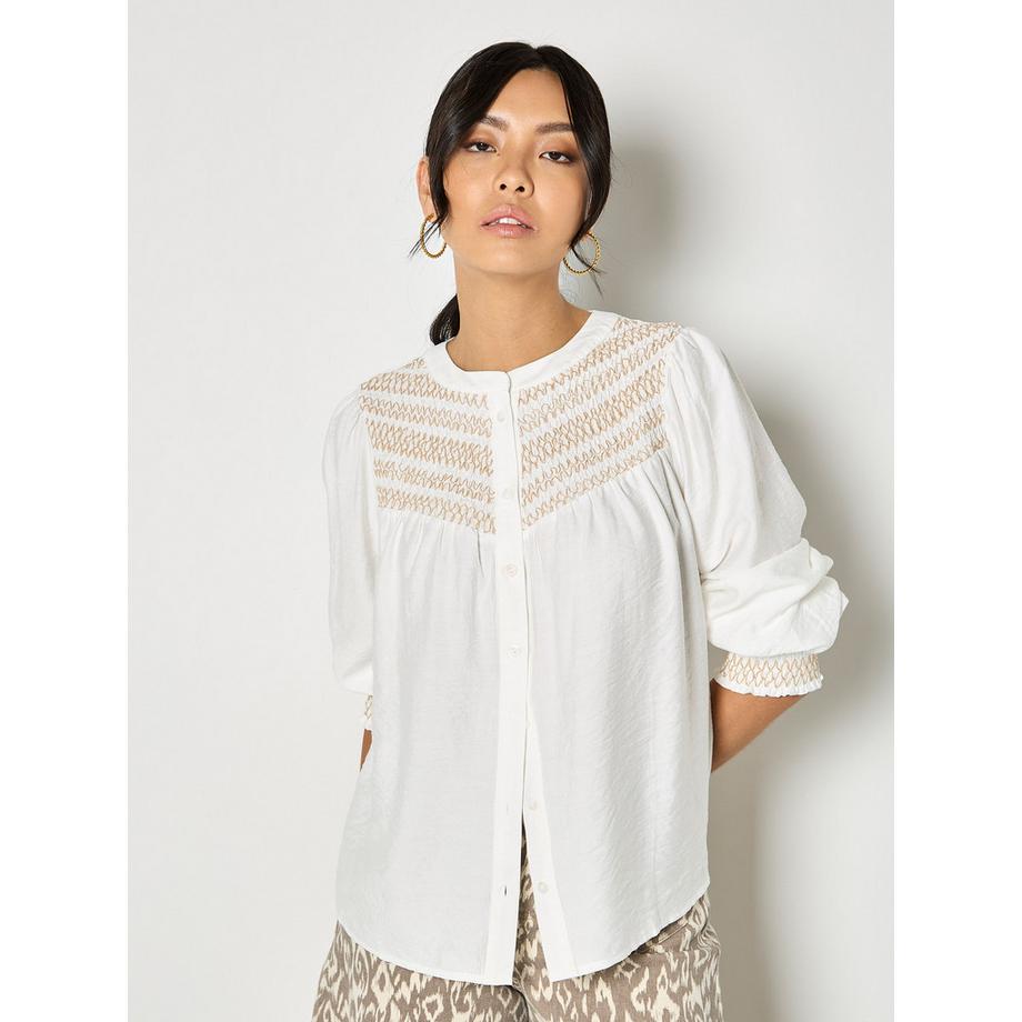 Gewellte bestickte Smokbluse