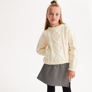 Grobstrickpullover mit rundem Ausschnitt und Zopfmuster