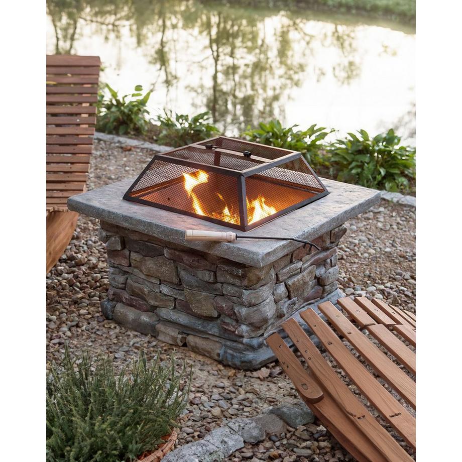 Beliani Grill-Feuerstelle aus Leichtbeton (MgO) KELUD  