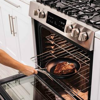 Ninja C10126DE ZEROSTICK Essentials Poêle avec couvercle  