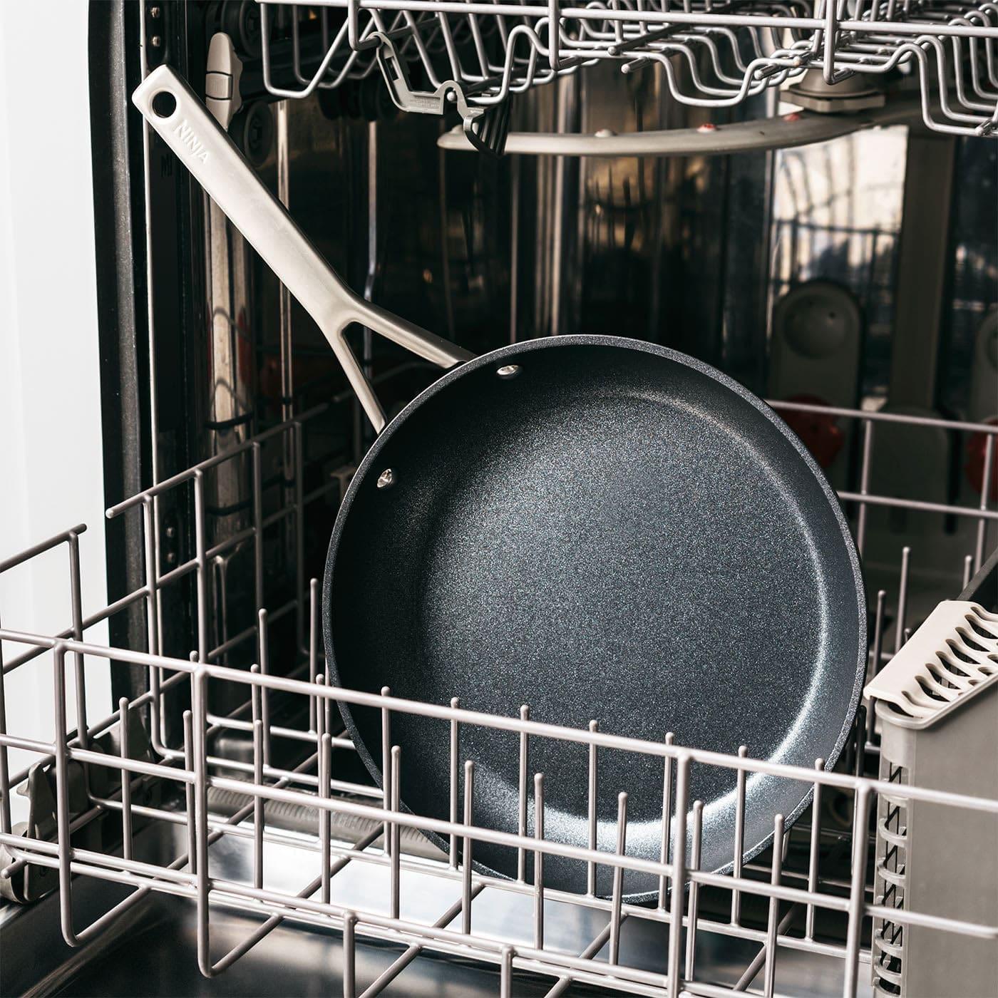 Ninja C10126DE ZEROSTICK Essentials Poêle avec couvercle  