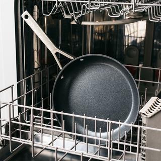 Ninja C10126DE ZEROSTICK Essentials Poêle avec couvercle  