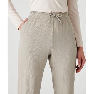 Damart  Pantalon en crépon. 