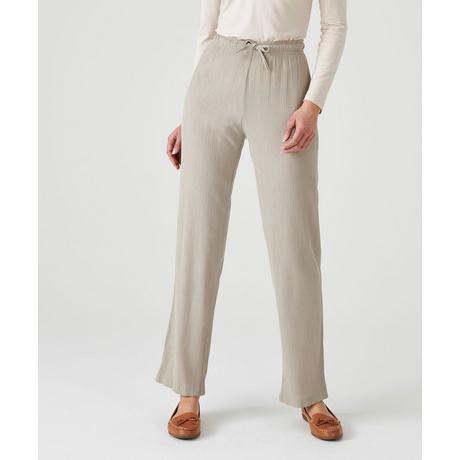 Damart  Pantalon en crépon. 