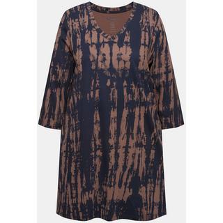 Ulla Popken  Maglia dal taglio lungo e svasato con stampa batik, scollo a V e maniche a 3/4 