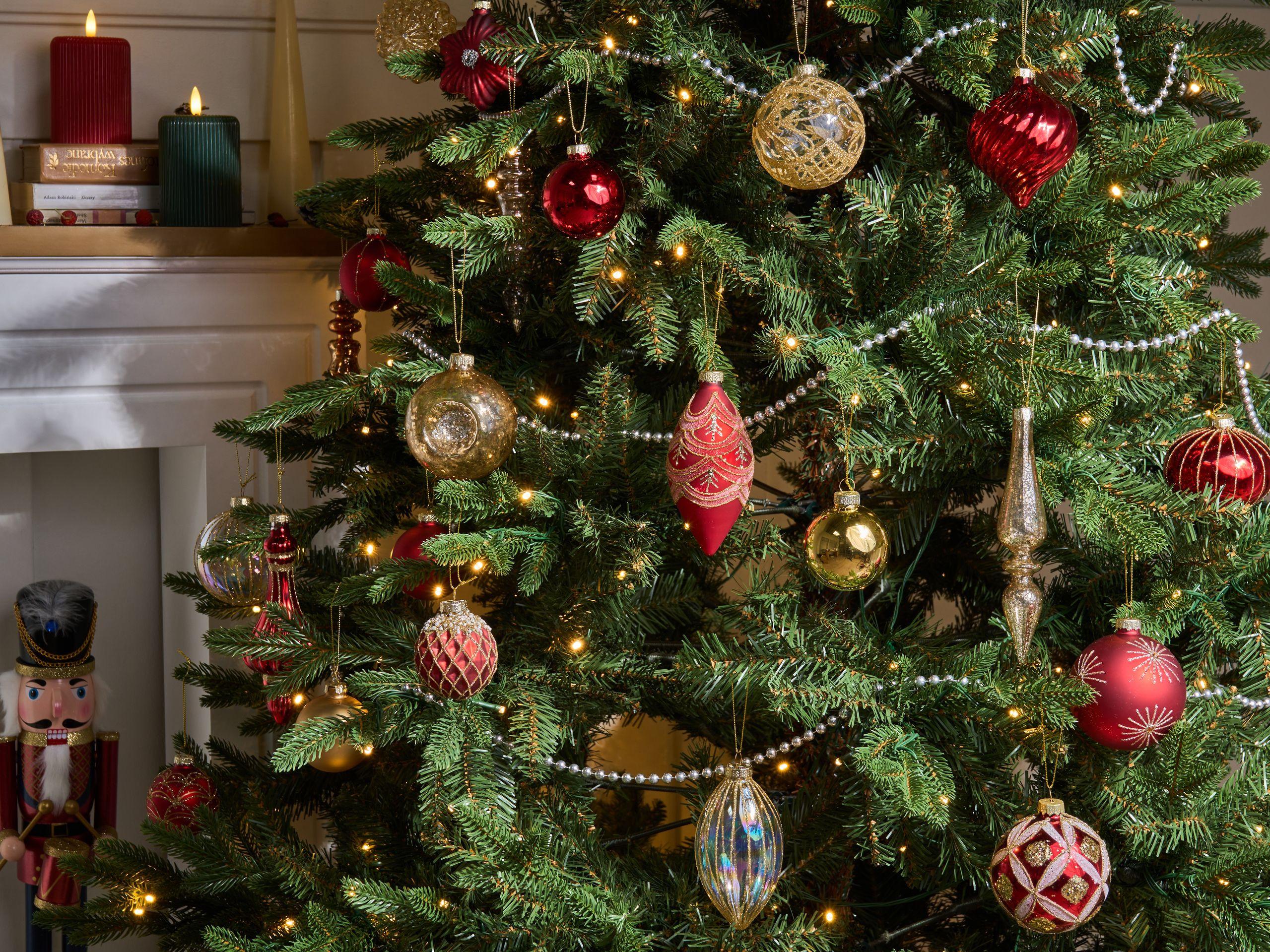 Beliani Weihnachtskugel 50er Set aus Glas Glamourös SPARKLE  