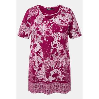 Ulla Popken  T-shirt con stampa patchwork, laccetti, scollo a V e mezze maniche 